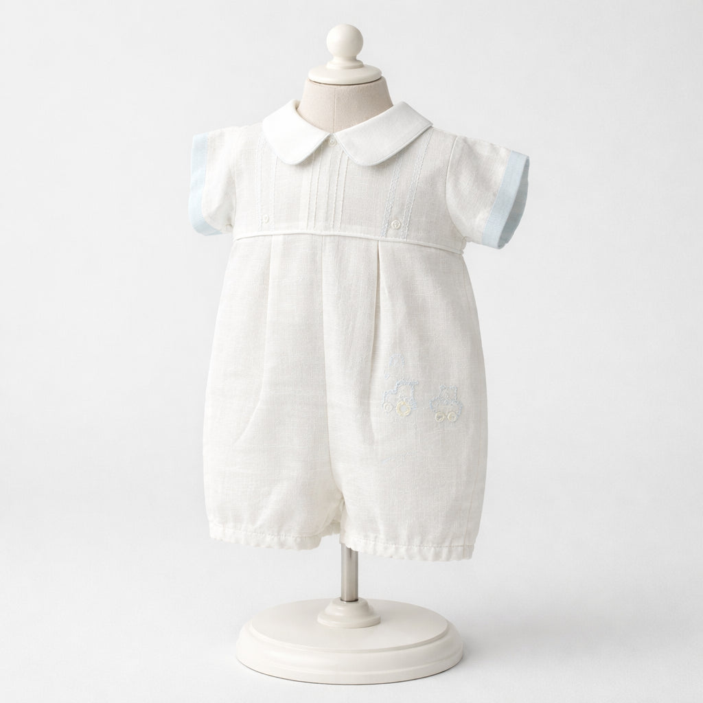 Mameluco blanco para bebé niño con bordado de tren y detalles azul claro