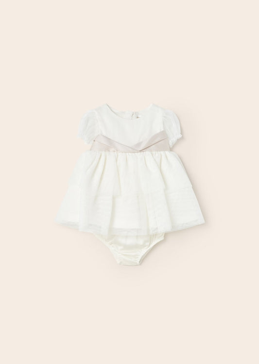 Vestido de ceremonia para bebé niña marfil con fajín beige y cubrepañal – Mayoral