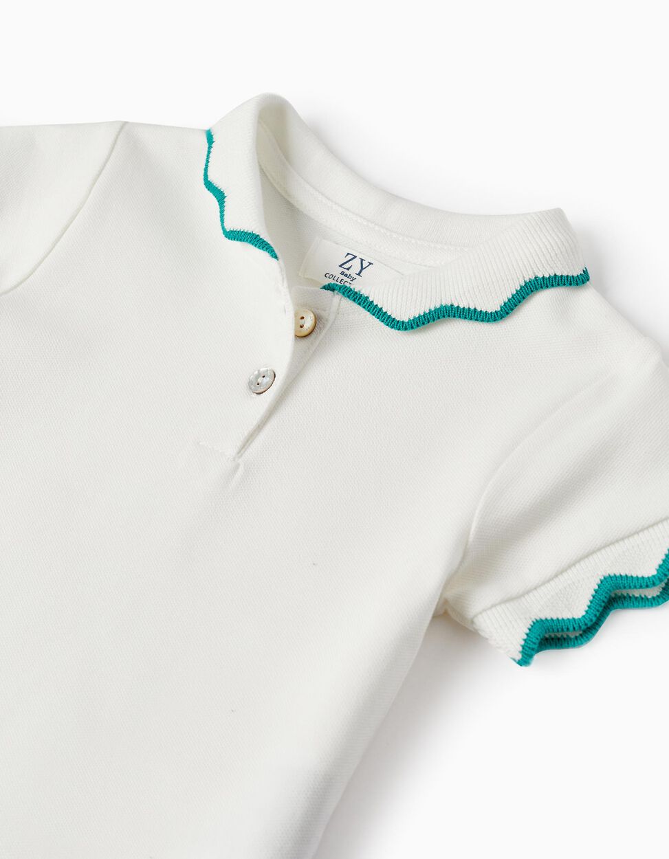 Camiseta Cuello Blanco