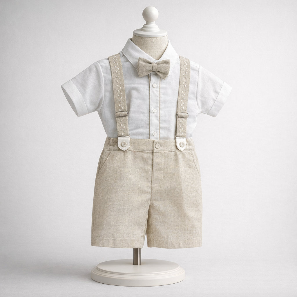 Conjunto de ceremonia beige para niño con camisa, bermuda, tirantes y corbatín