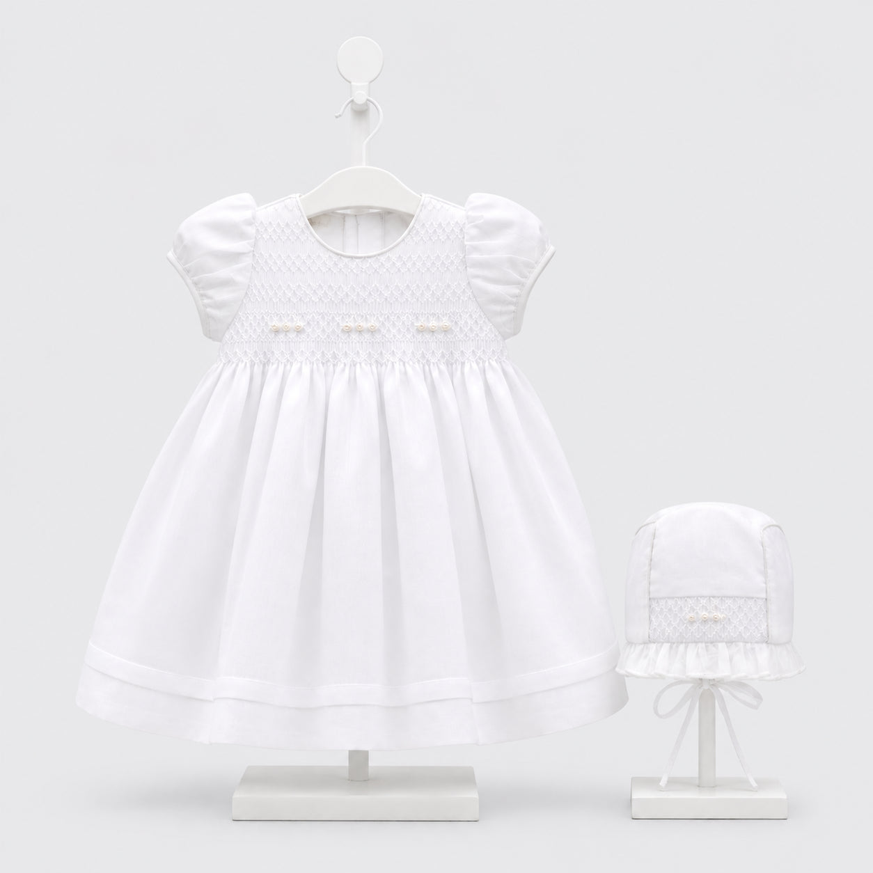 Vestido de bautizo para bebé niña blanco con smock perlado y gorro