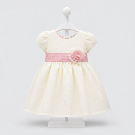 Vestido de ocasión especial para niña marfil con cinturón rosado y flor