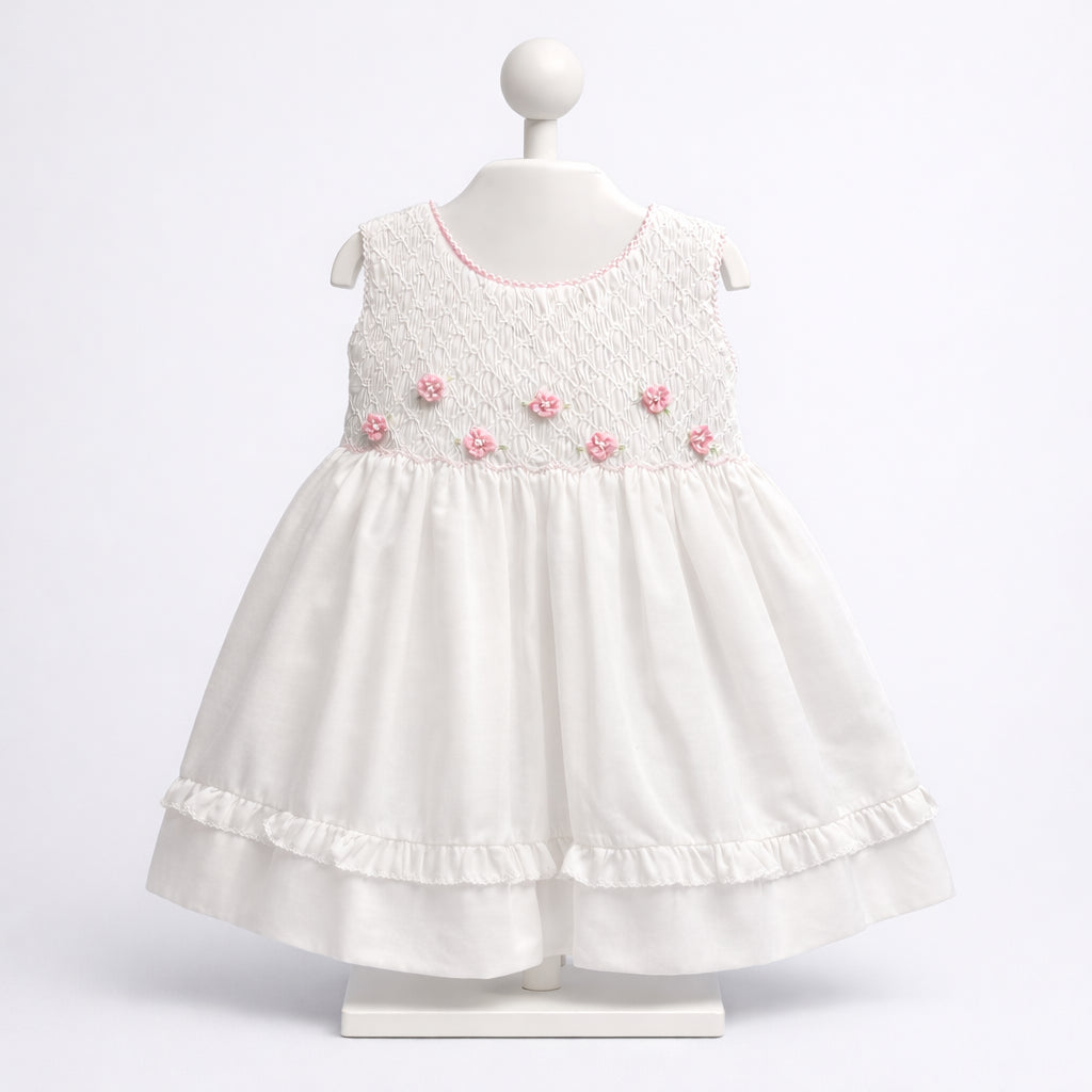 Vestido blanco para bebé niña con bordado smock y flores rosadas