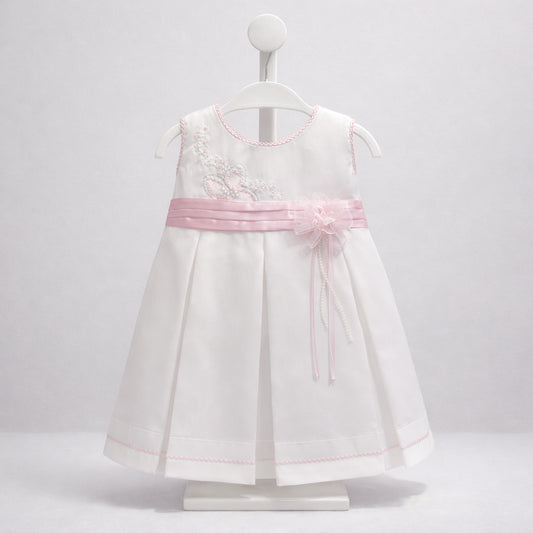 Vestido blanco para bebé niña con cinturón rosado y flor