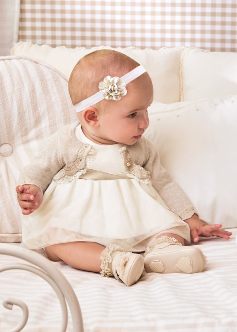 Vestido de ceremonia para bebé niña marfil con fajín beige y cubrepañal – Mayoral