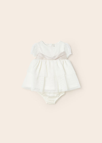 Vestido de ceremonia para bebé niña marfil con fajín beige y cubrepañal – Mayoral