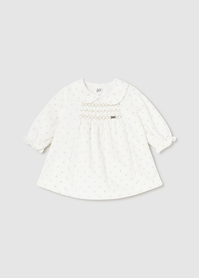 Vestido marfil para bebé niña con lunares dorados y bordado smock – Mayoral