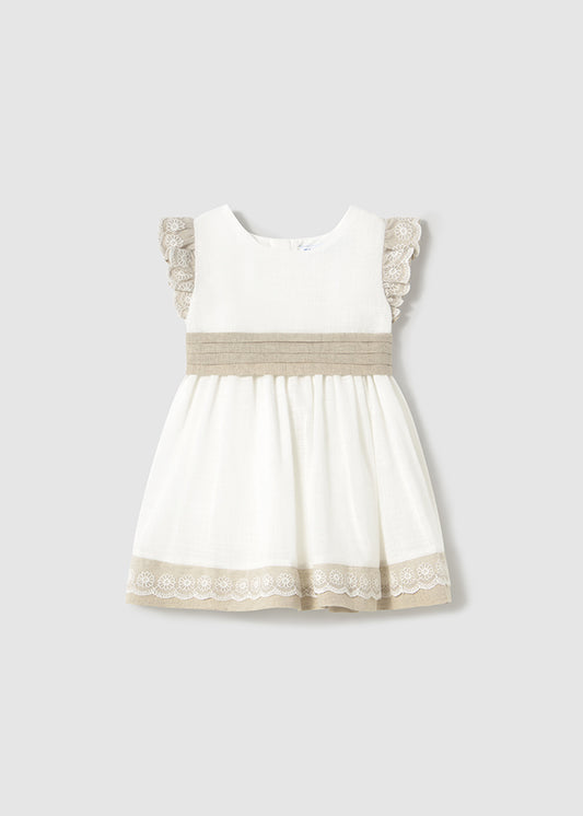 Vestido de ceremonia para bebé niña marfil con encaje beige y fajín – Mayoral