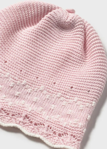 Conjunto tejido rosado para bebé niña con detalles calados, pantalón con pie y gorro – Mayoral