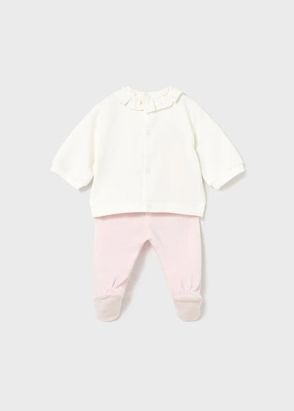 Conjunto de primera puesta para bebé niña marfil y rosado con cuello volante y pantalón con pie – Mayoral