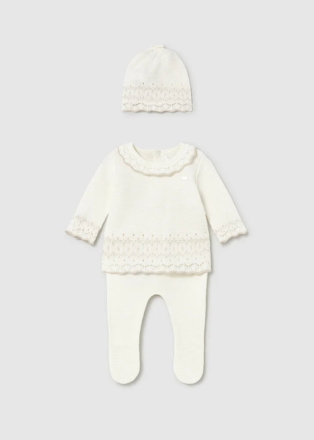 Conjunto tejido crudo para bebé niña con detalles calados, pantalón con pie y gorro – Mayoral