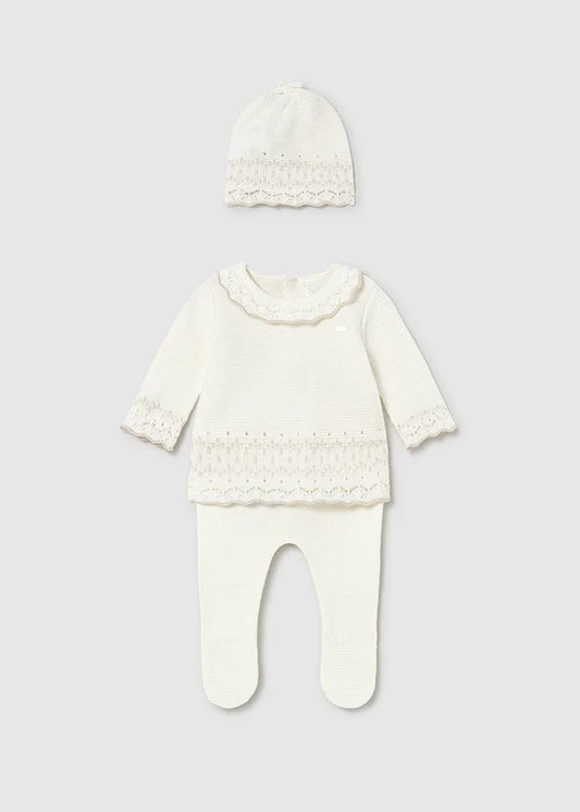Conjunto tejido crudo para bebé niña con detalles calados, pantalón con pie y gorro – Mayoral