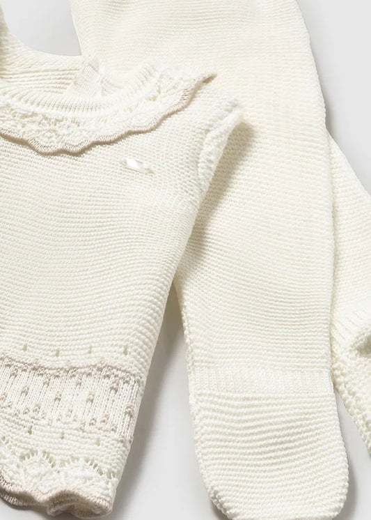 Conjunto tejido crudo para bebé niña con detalles calados, pantalón con pie y gorro – Mayoral