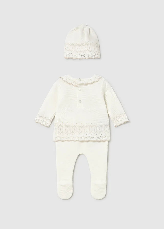 Conjunto tejido crudo para bebé niña con detalles calados, pantalón con pie y gorro – Mayoral