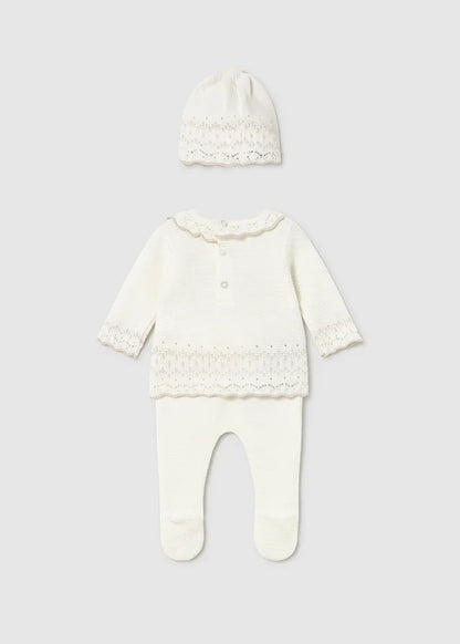 Conjunto tejido crudo para bebé niña con detalles calados, pantalón con pie y gorro – Mayoral