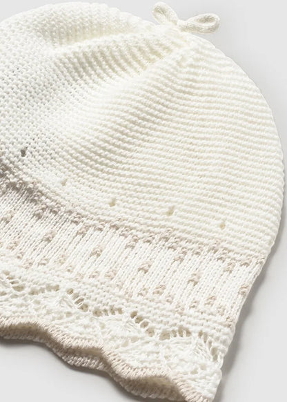 Conjunto tejido crudo para bebé niña con detalles calados, pantalón con pie y gorro – Mayoral
